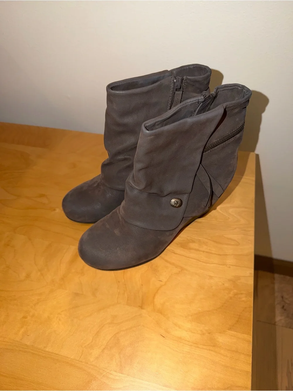 Blowfish Malibu Gray Slouchy Wedge Ankle Boots Size 9 Zip Detail